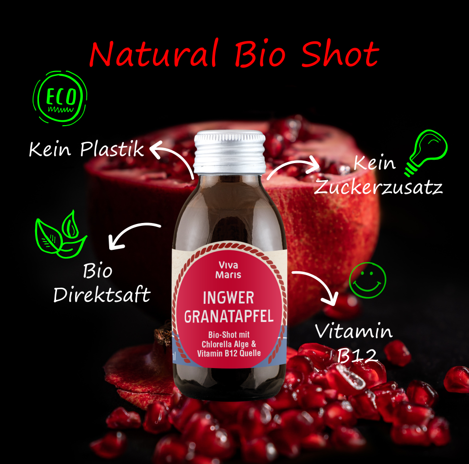Viva Maris Bio Shot Ingwer/Granatapfel, im Glas vor einem Granatapfel