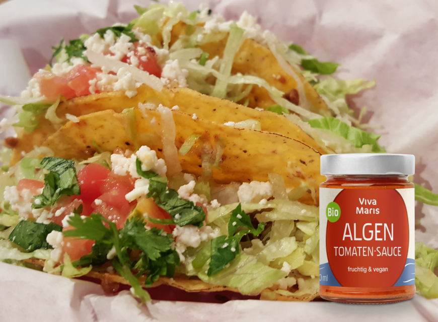 Viva Maris Bio ALGEN Tomaten-Sauce Glas vor gefülltem Taco mit Salat